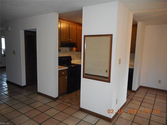 3rd image of 159-D Windsor Castle Dr #D