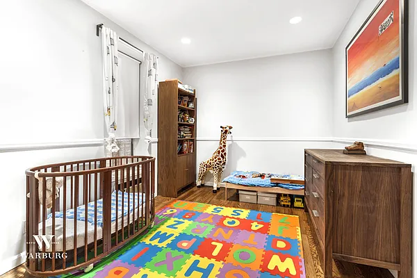 Sold by Warburg | media 4