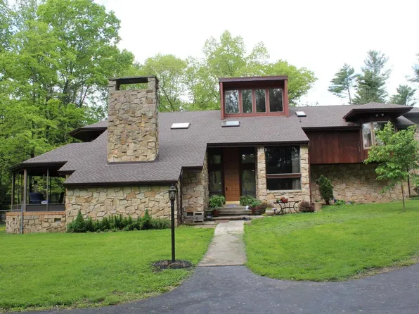 1 Woodside Dr, Summersville, WV 26651