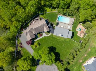 128 S Stone Hedge Dr, Basking Ridge, NJ 07920