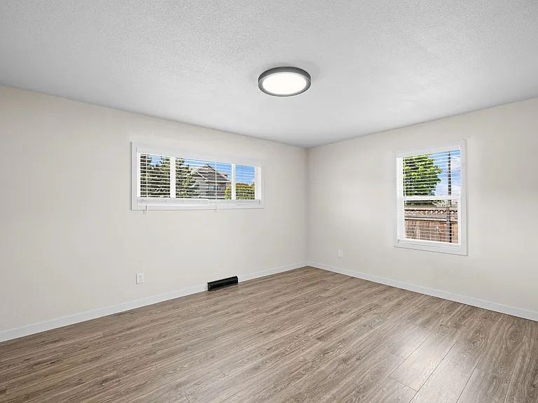 7904 N Crestline St — Photo 17