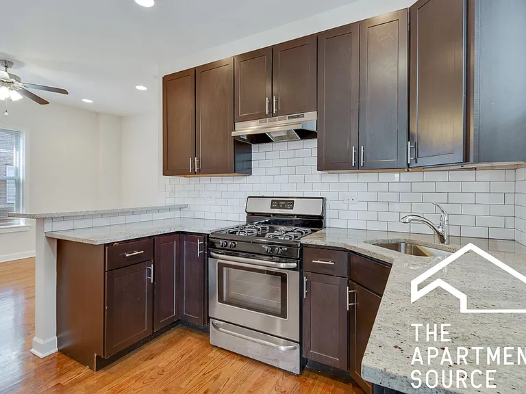853 W Cornelia Ave #2S — Photo 2