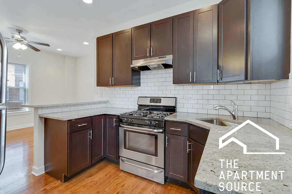 Building Photo - 853 W Cornelia Ave #2S