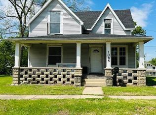 1085 Davis St, Barry, IL 62312