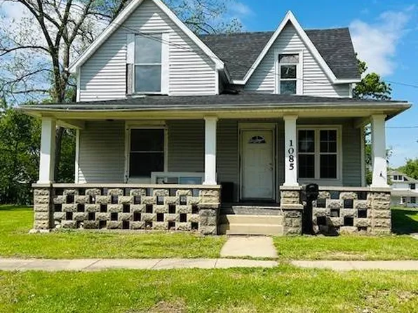 1085 Davis St, Barry, IL 62312