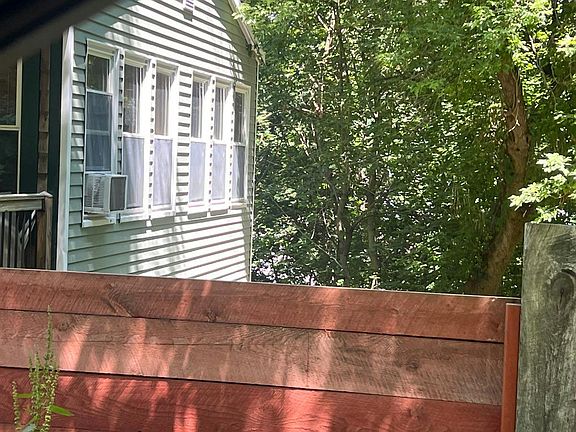 3rd image of 202 Chestnut St