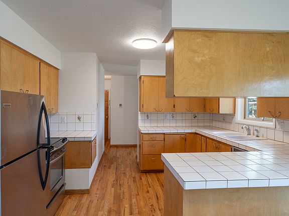 5th image of 267 Fremont Ave