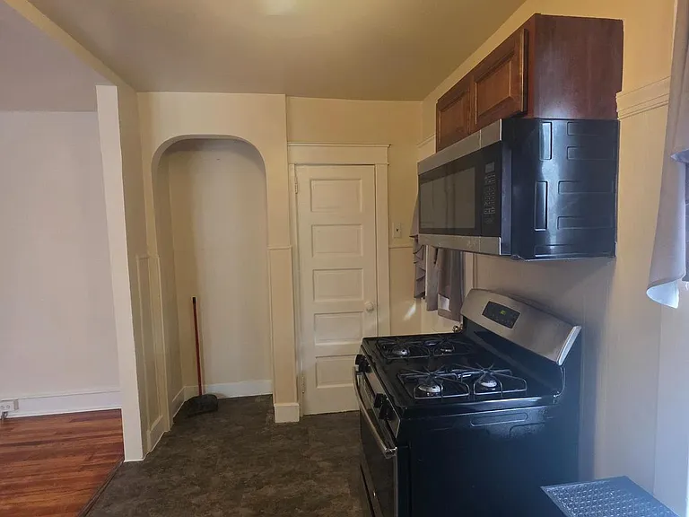 2439 Madison St — Photo 10