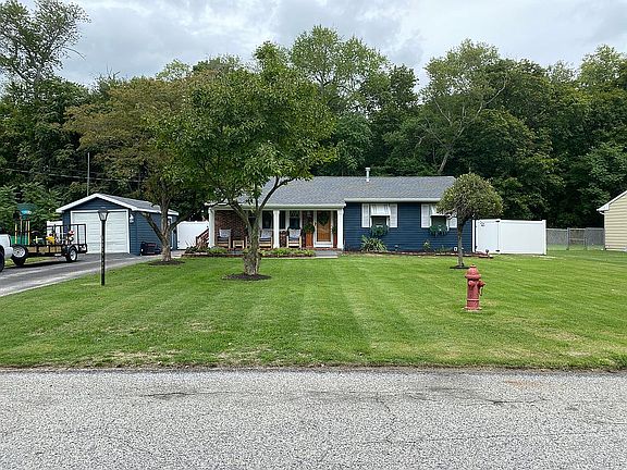 4th image of 1042 Garry Ave