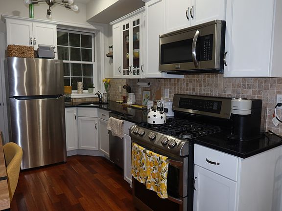 2nd image of 96 Bowers St #2R
