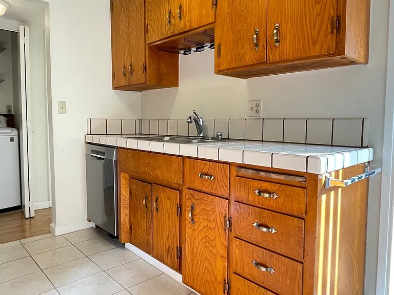 3402 Homestead Rd — Photo 12
