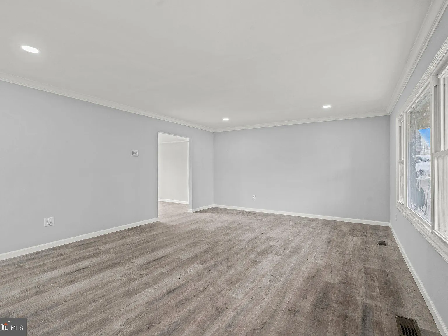 4 bed, 1497 sqft, $3,995 — Photo 3