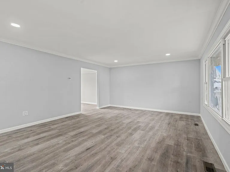48 Marboro Ln — Photo 3