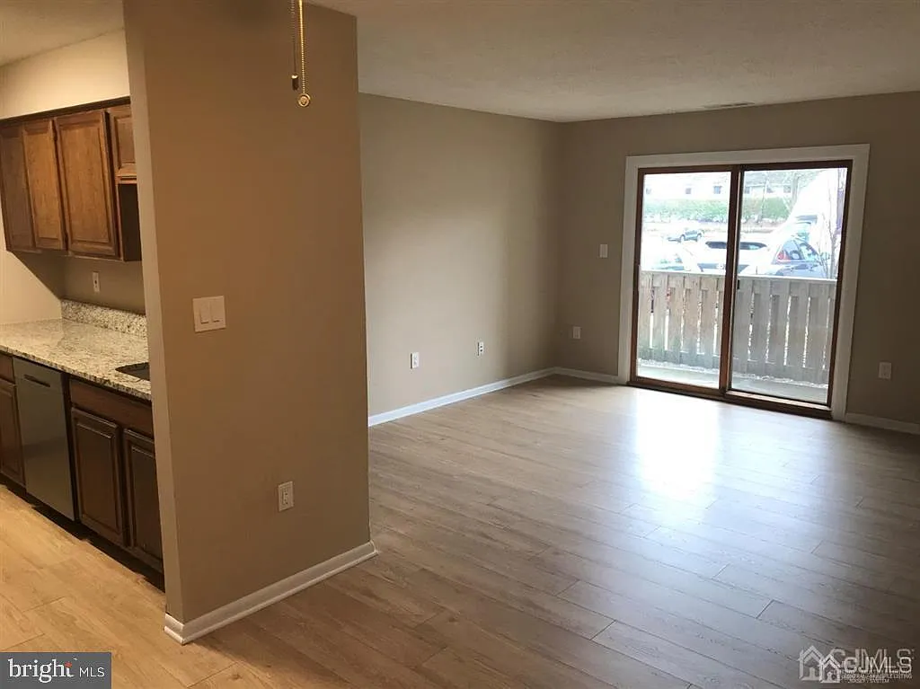 2 bed, 2.0 bath, 836 sqft, $2,200 — Photo 3