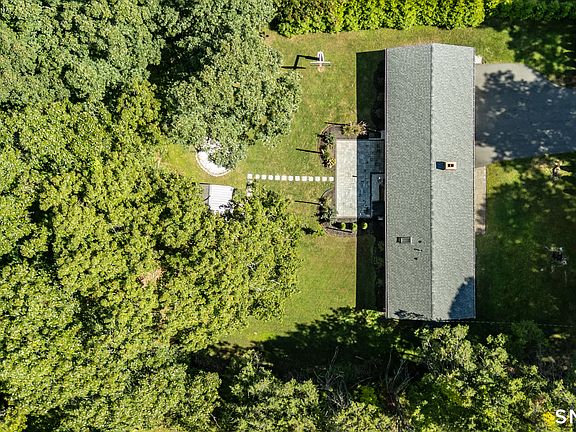 3rd image of 41 Oak Hill Road
