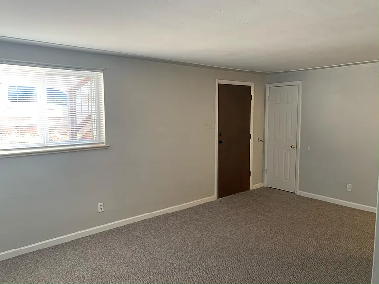 1119 Clinton St — Photo 5