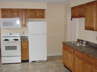 98 7th Ave, Woonsocket, RI 02895