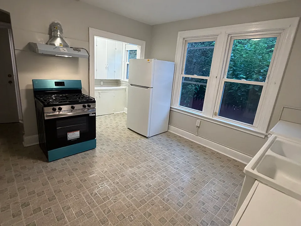 64 Grace St #1B