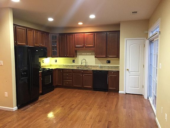 4th image of 215 Quinton Oaks Cir