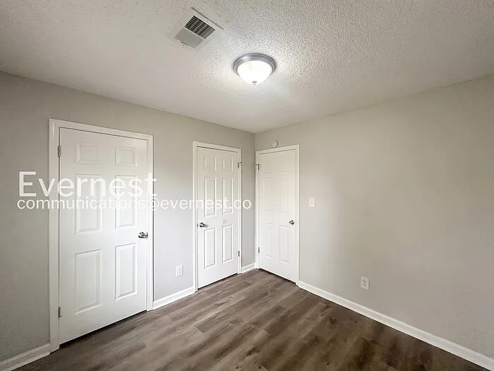 2912 Waverly Dr — Photo 16