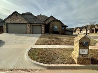 909 Dayton Ln, Moore, OK 73160