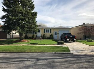 19 Sprucewood Dr, Cheektowaga, NY 14227