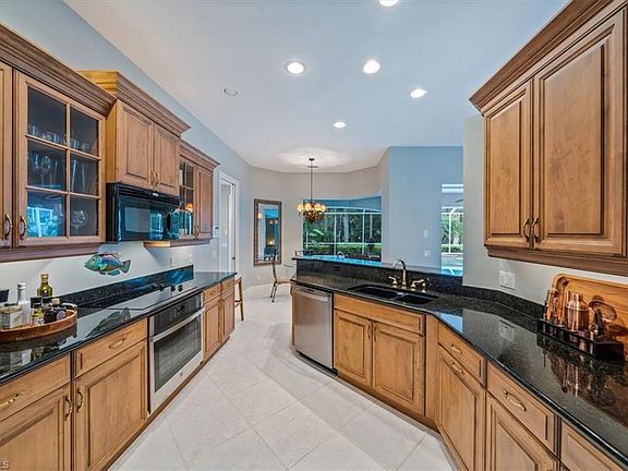4th image of 527 Eagle Creek DR