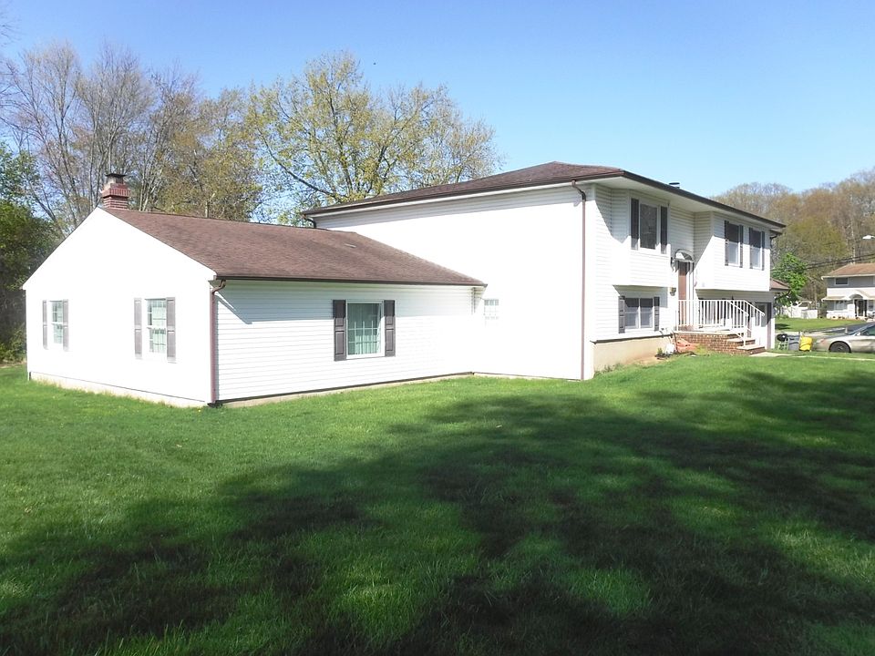 2nd image of 83 Stillwell Rd