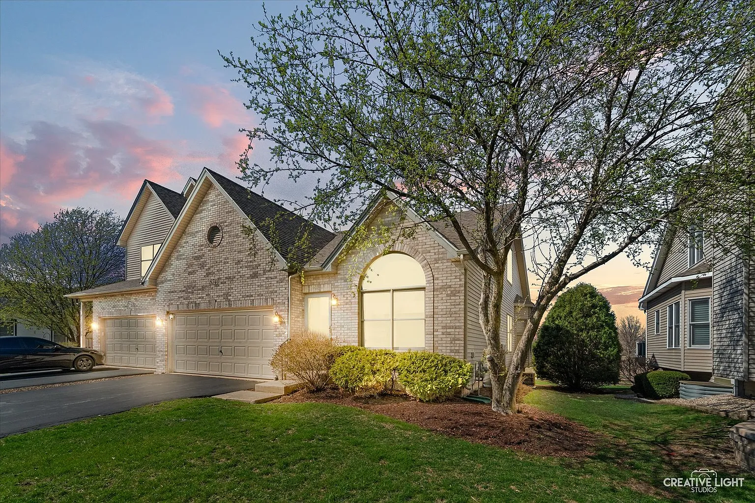 574 Sudbury Cir photo 1