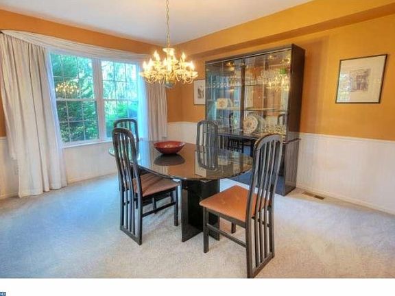 4th image of 415 Saint Anns Cir