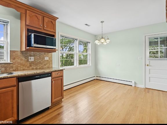 5th image of 5104 W Cornelia Ave Unit 2