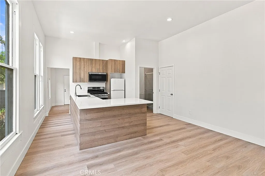1 bed, 675 sqft, $1,995 — Photo 4