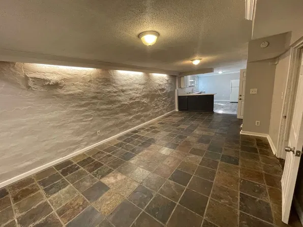 3830 Warwick Blvd, Kansas City, MO 64111