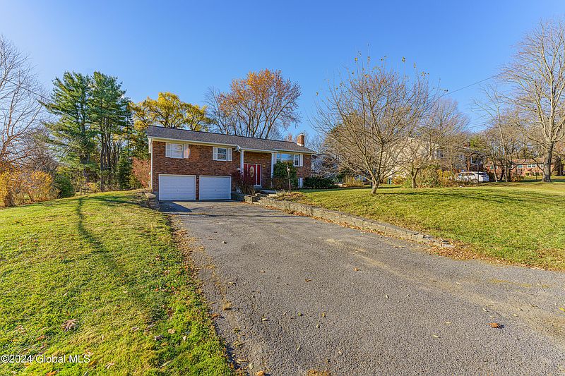 2nd image of 2252 Berkley Avenue