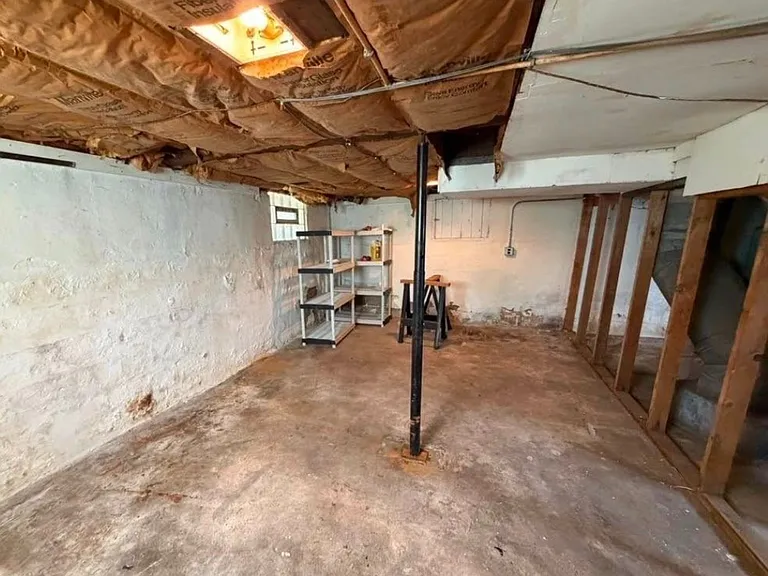 1425 Prouty Ave — Photo 22