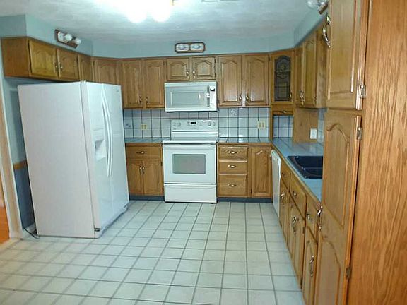 3rd image of 277 Reservoir Ave