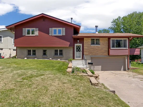 3908 Knollcrest Ct NE, Cedar Rapids, IA 52402