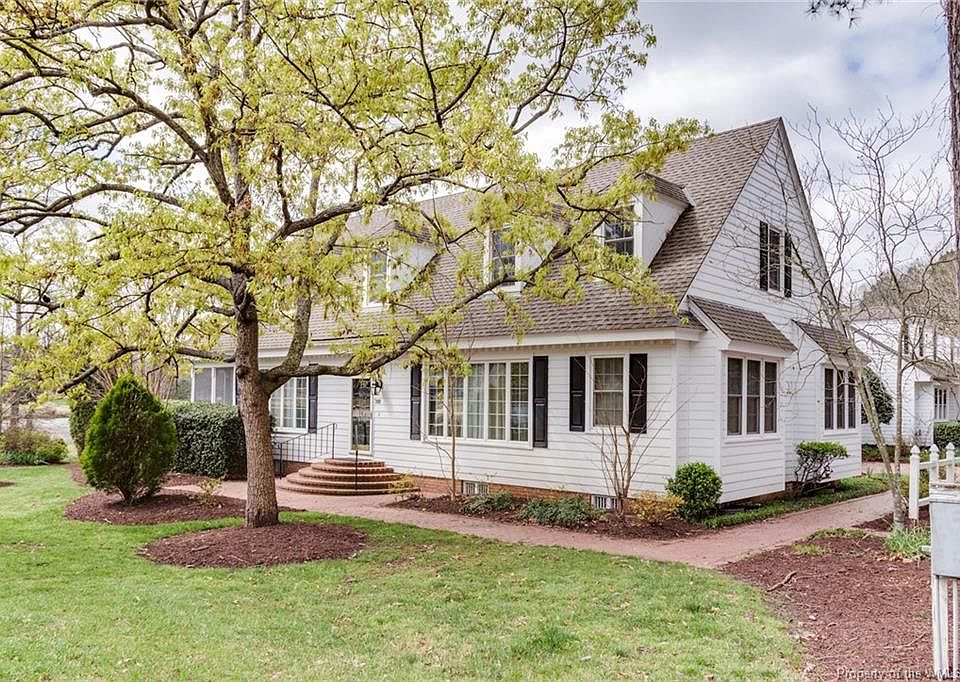 1st image of 301 Dogleg Dr