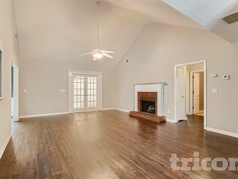 1105 River Green Ct — Photo 2