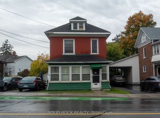 98 Elmsley St N, Smiths Falls, ON K7A 2H2
