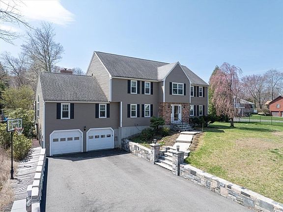 4th image of 14 Whitewood Rd