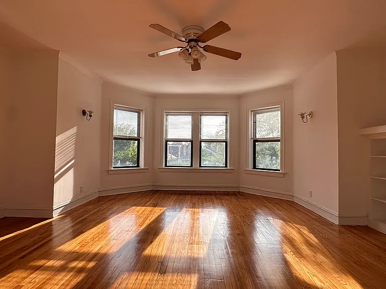 6747 S Paxton Ave #3 — Photo 5