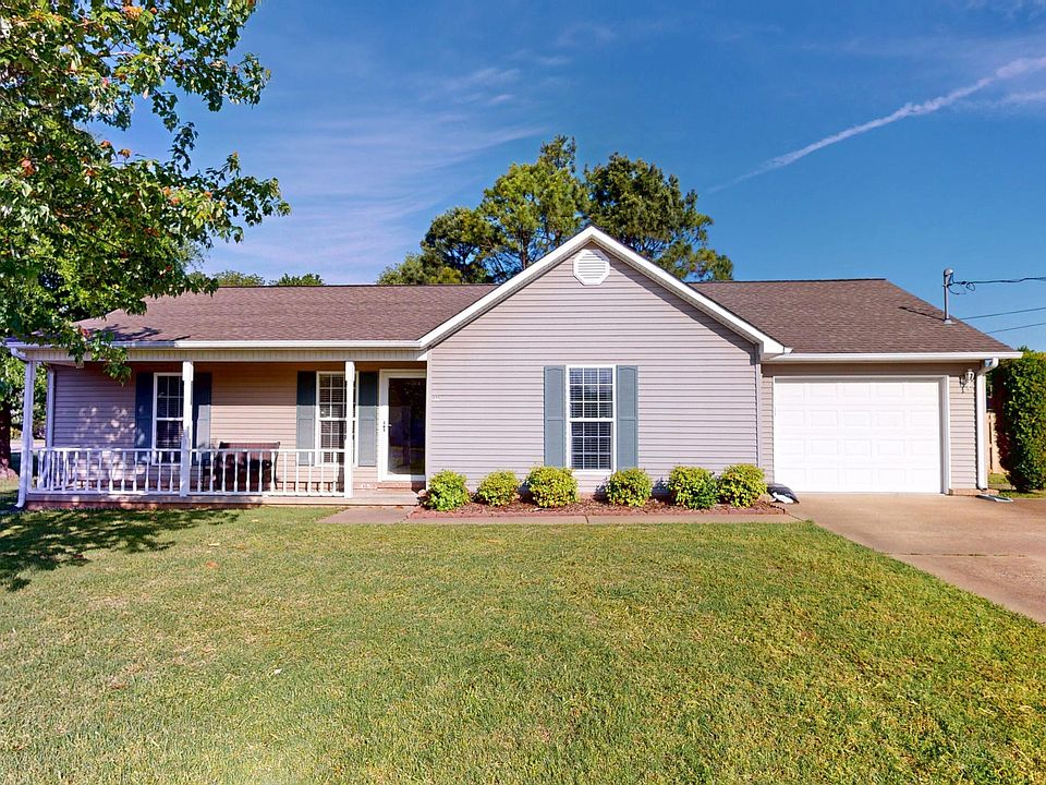 1st image of 823 Wesley Dr