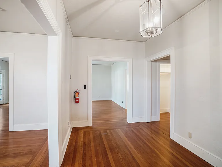 1004 Azuar Dr — Photo 7