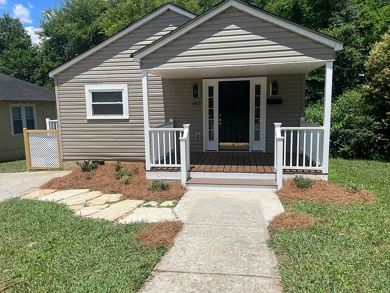 1613 Seigle Ave — Photo 1