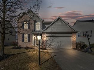 27370 Wheaton Pl, Olmsted Falls, OH 44138