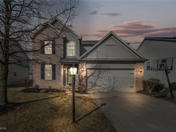 27370 Wheaton Pl, Olmsted Falls, OH 44138