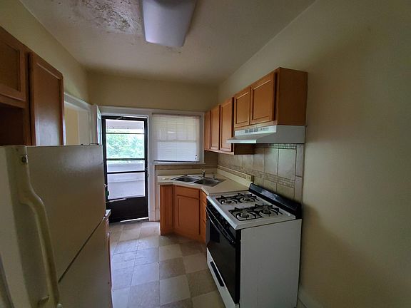 2nd image of 416 N Cedar St APT 3