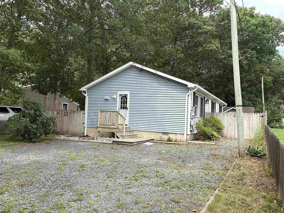 409 Spruce Ave