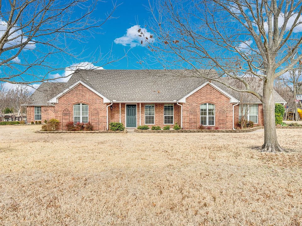 1st image of 211 Walker Ct N